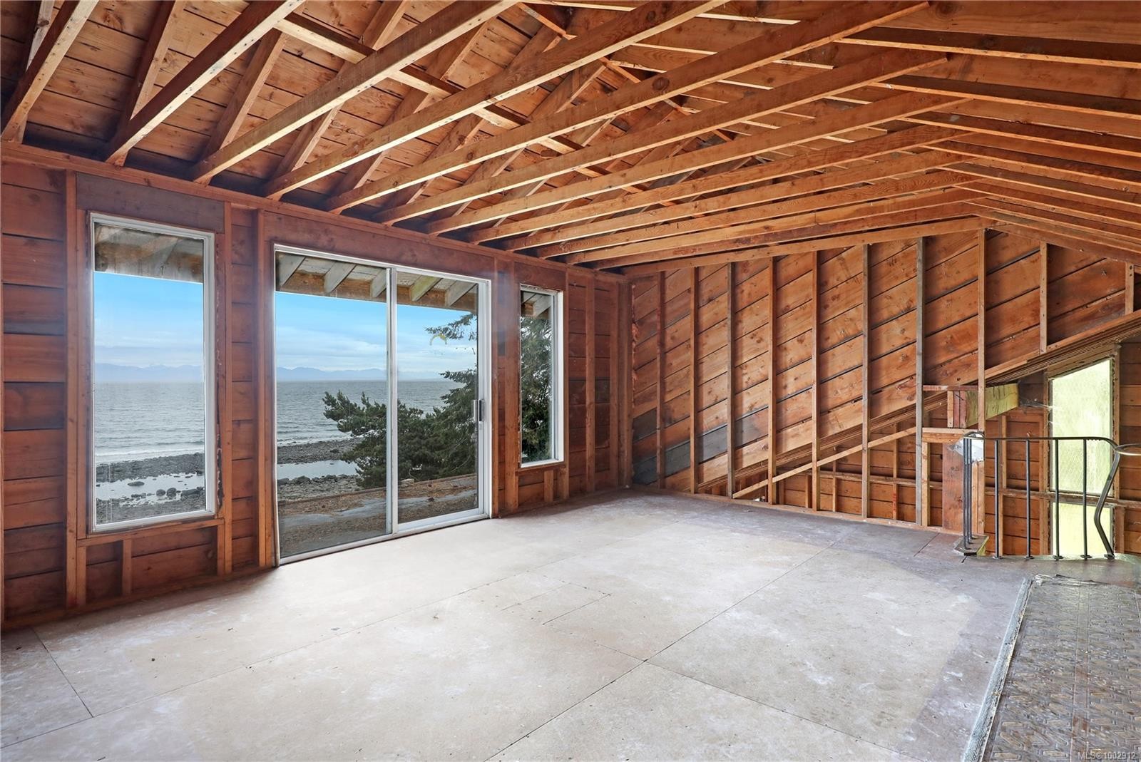 7884 Lenwood Rd, Merville, BC