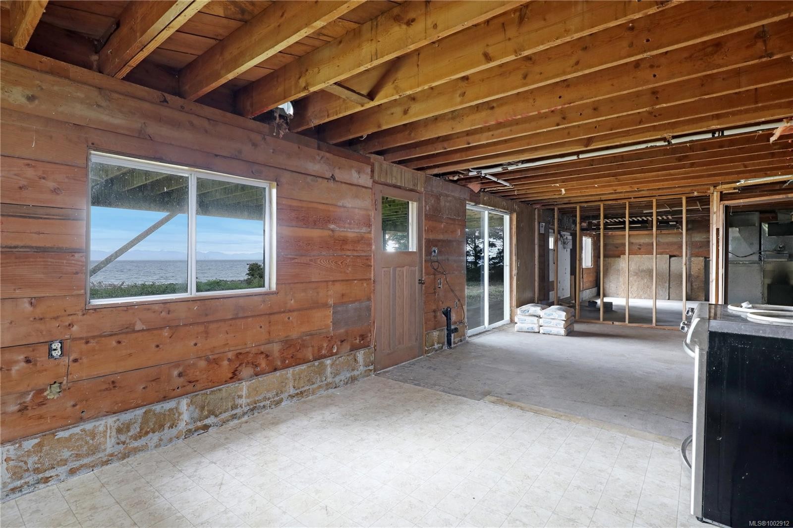 7884 Lenwood Rd, Merville, BC