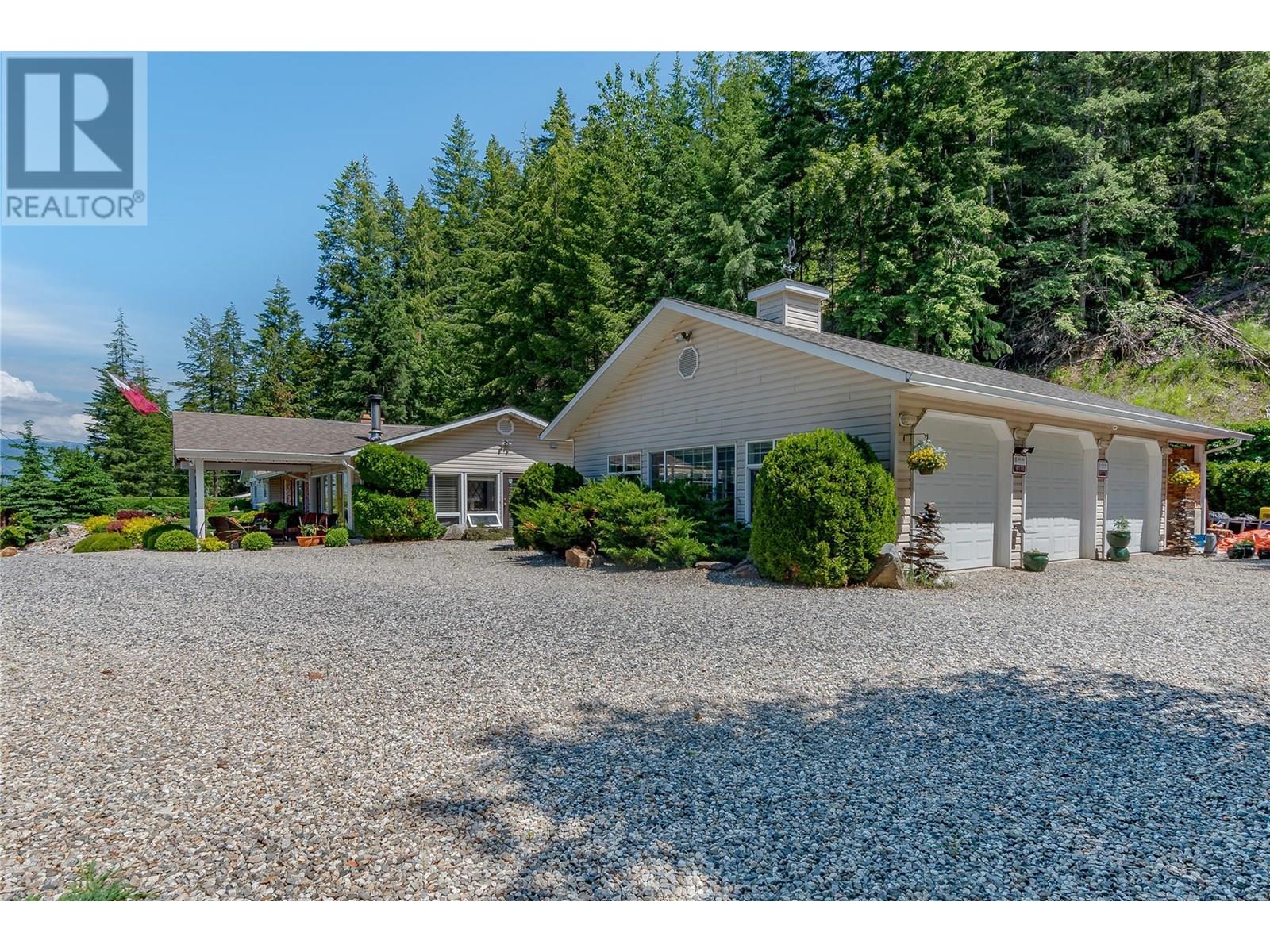 9178 Clancy Frontage Road, Mara, BC - Outdoor