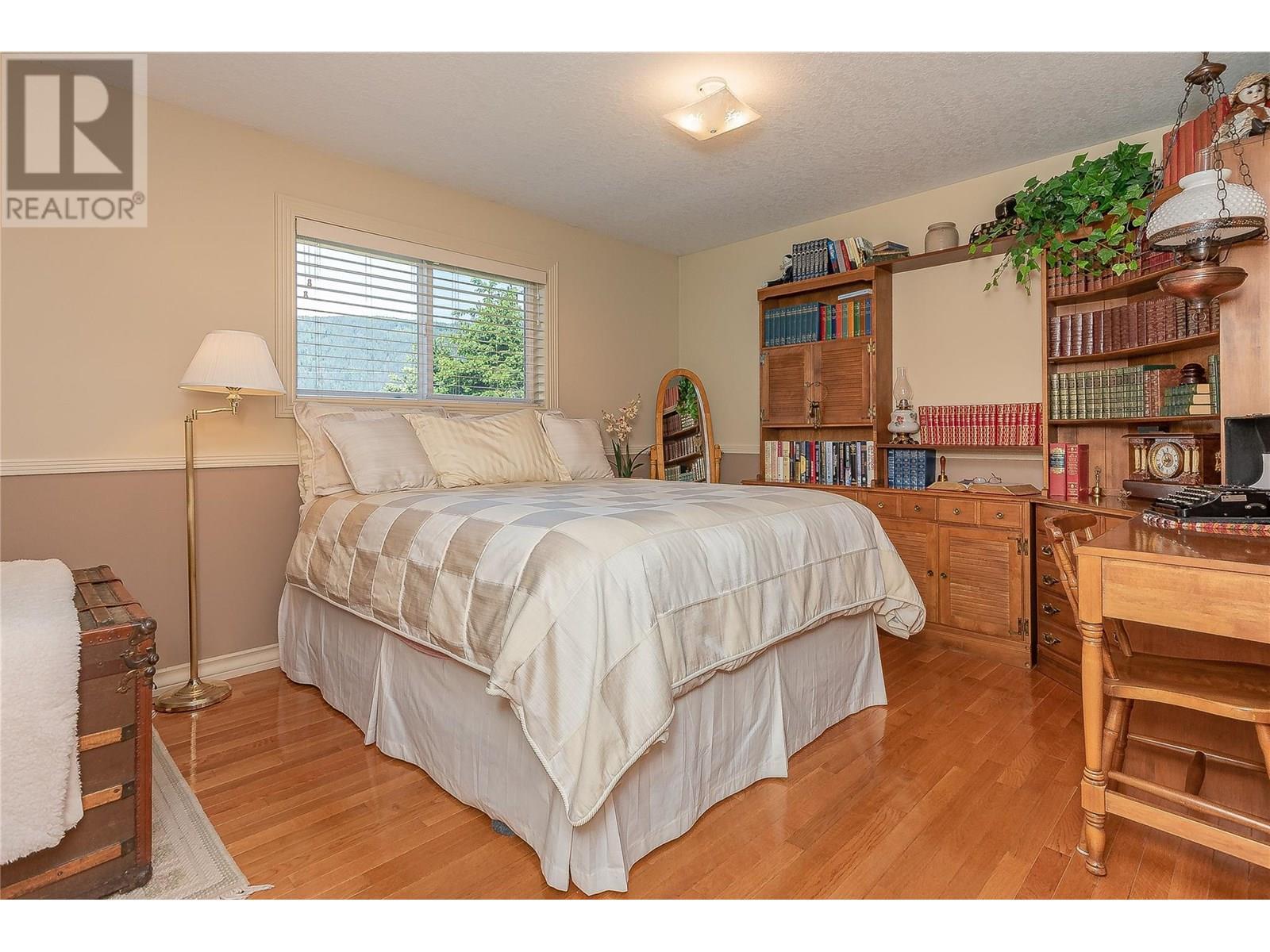 9178 Clancy Frontage Road, Mara, BC - Indoor Photo Showing Bedroom