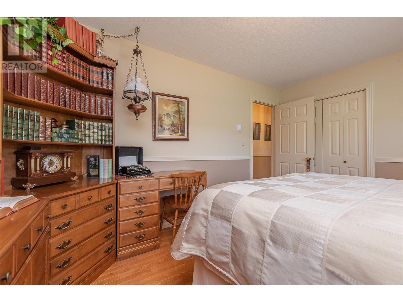 9178 Clancy Frontage Road, Mara, BC - Indoor Photo Showing Bedroom