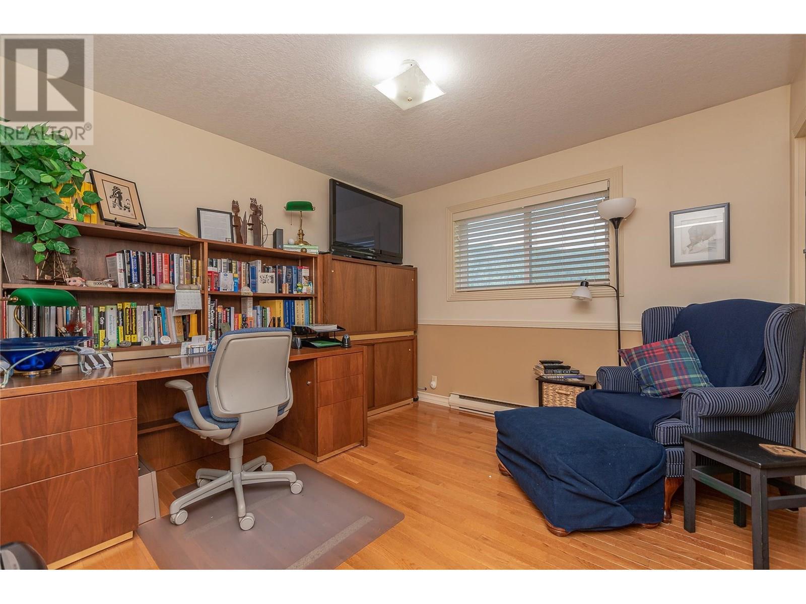 9178 Clancy Frontage Road, Mara, BC - Indoor
