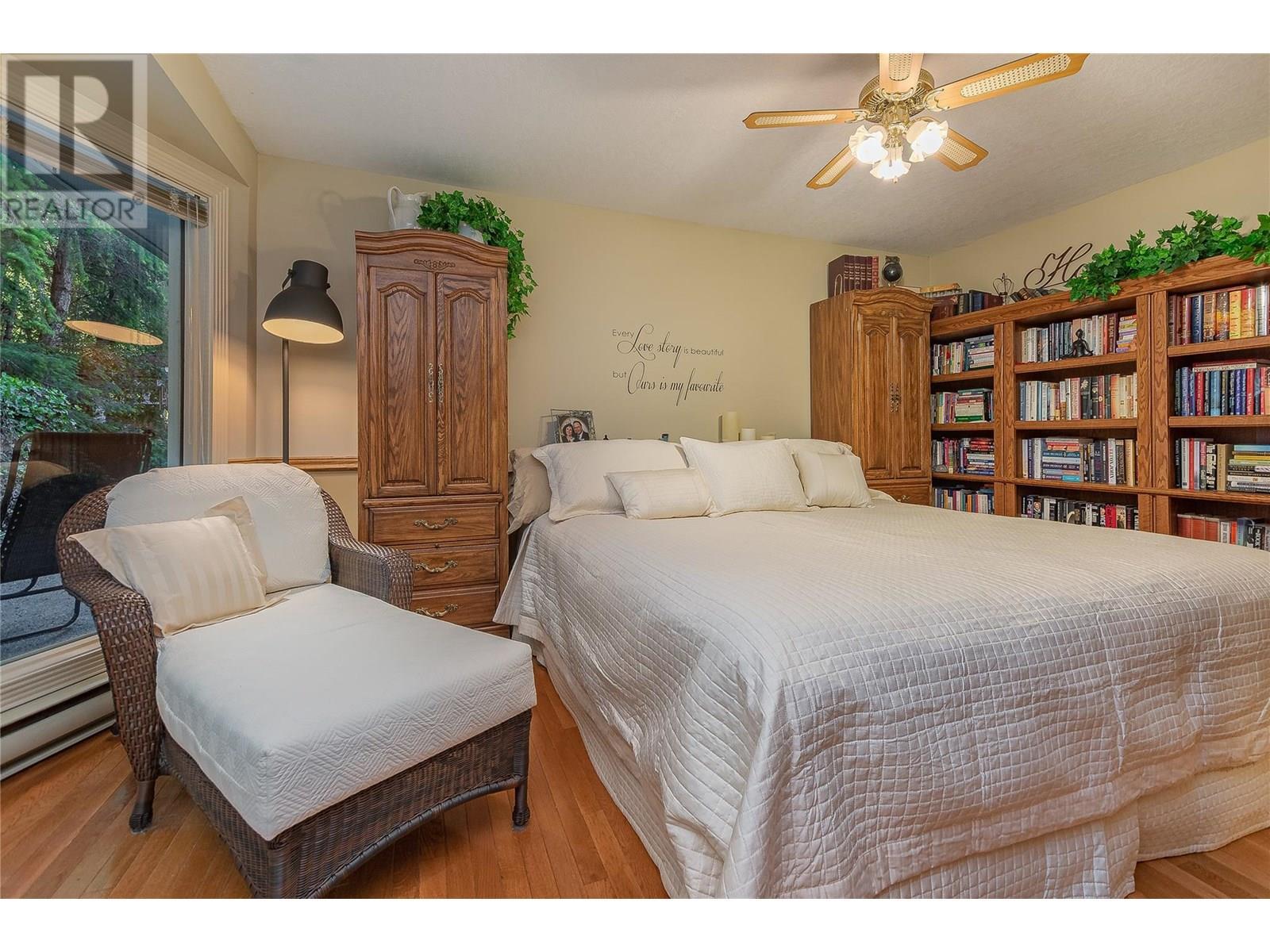 9178 Clancy Frontage Road, Mara, BC - Indoor Photo Showing Bedroom