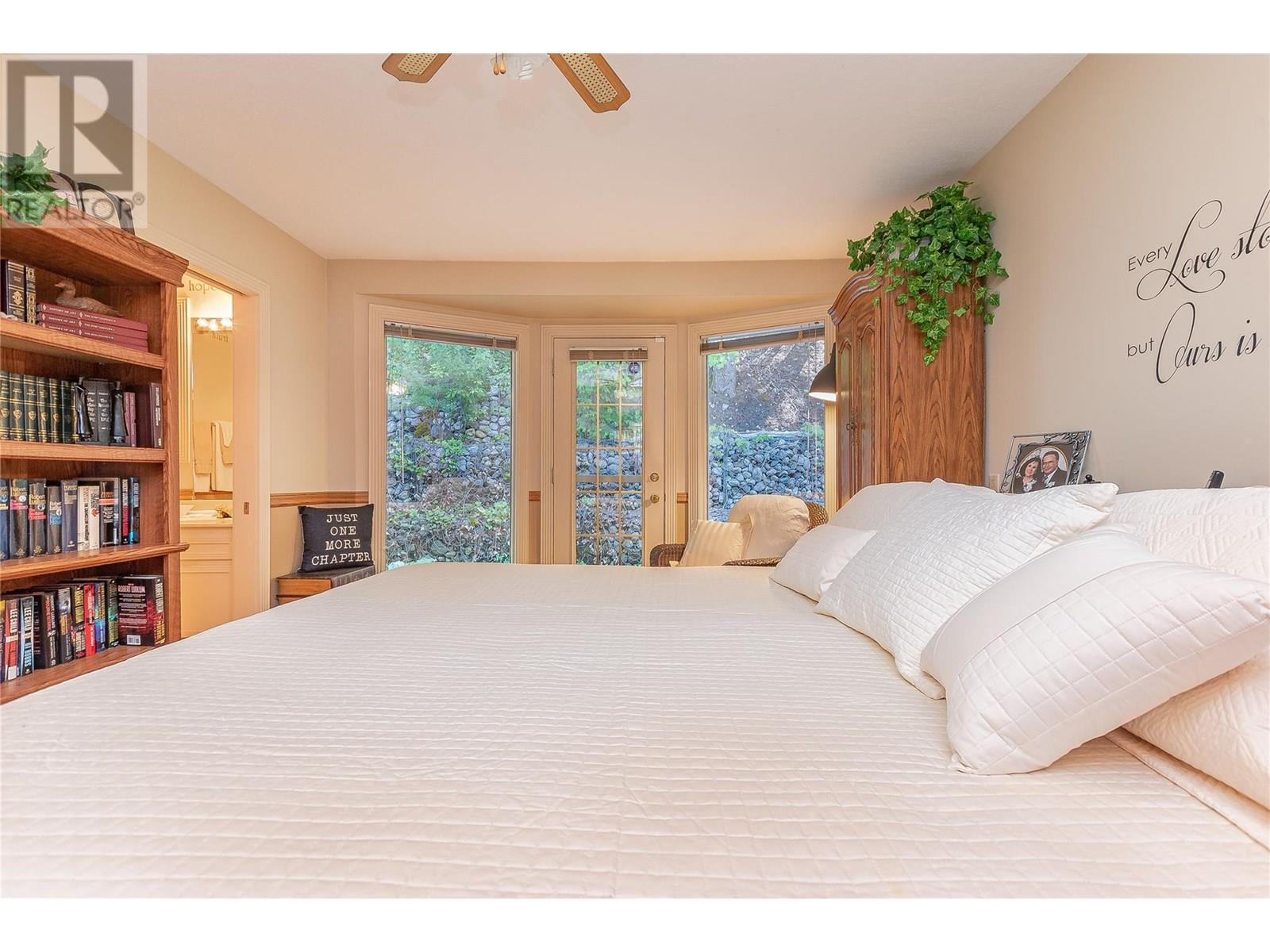 9178 Clancy Frontage Road, Mara, BC - Indoor Photo Showing Bedroom