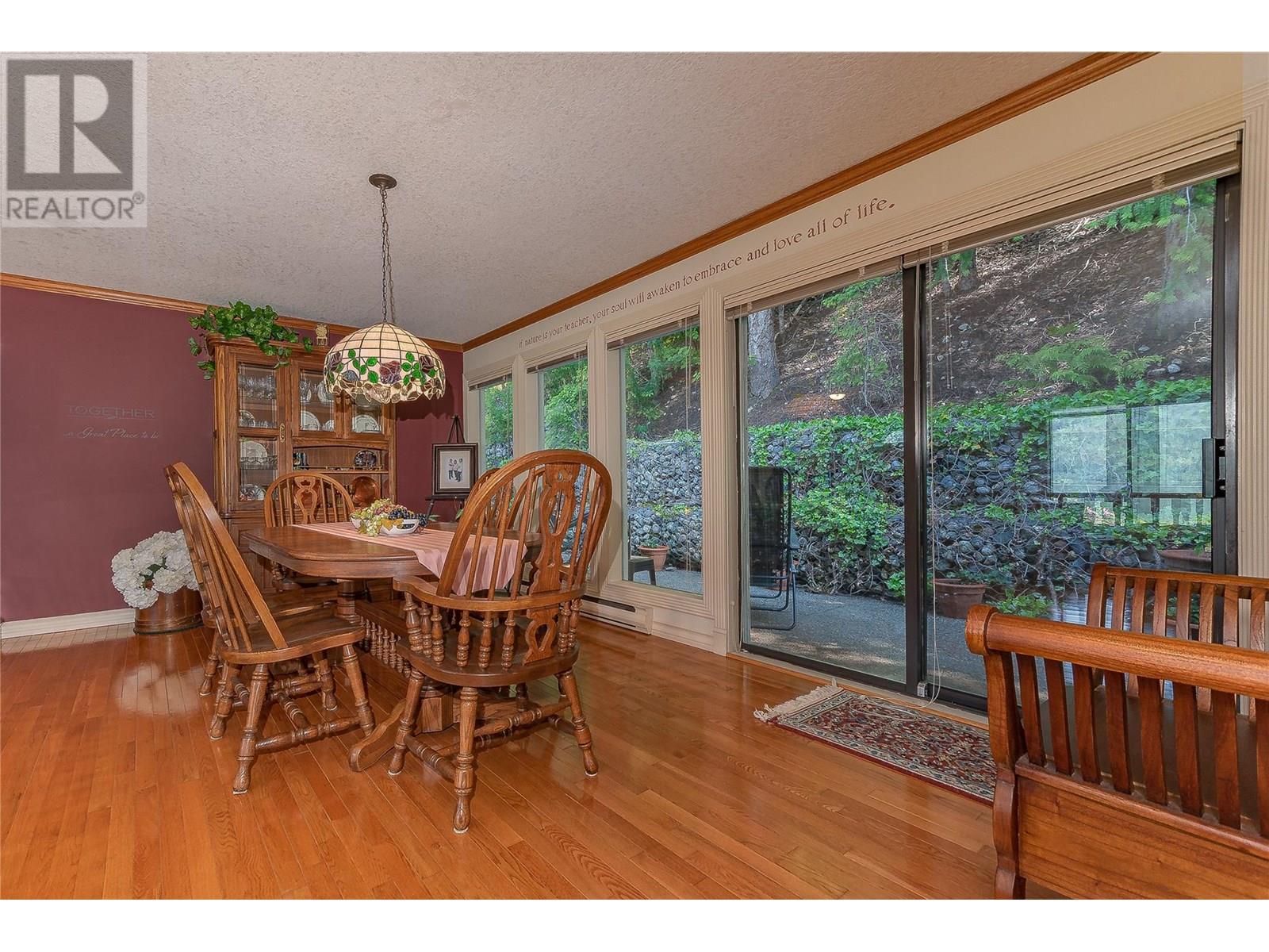 9178 Clancy Frontage Road, Mara, BC - Indoor Photo Showing Dining Room