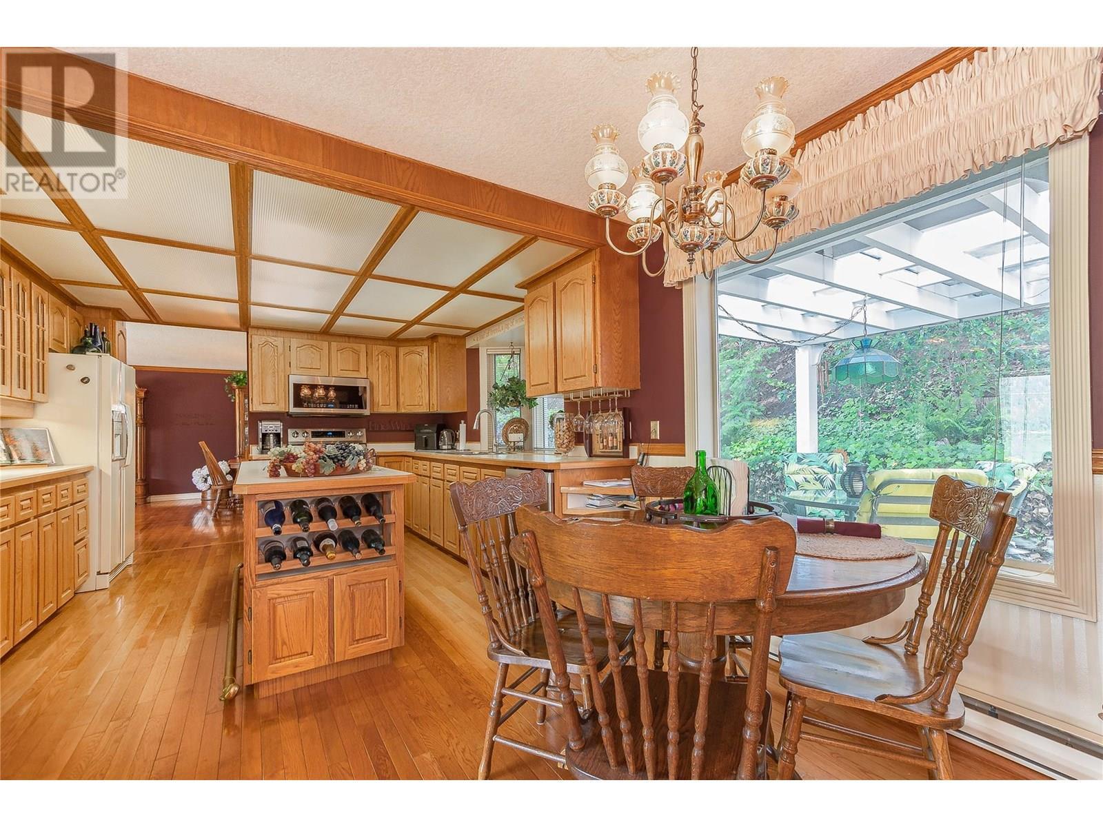 9178 Clancy Frontage Road, Mara, BC - Indoor Photo Showing Dining Room