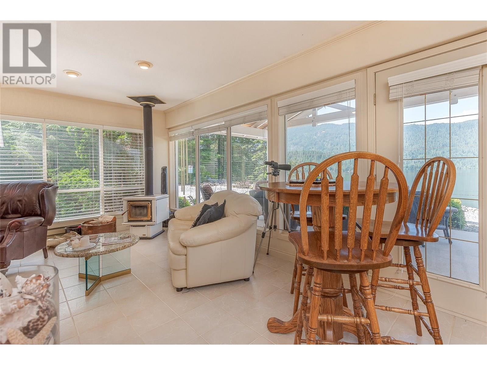 9178 Clancy Frontage Road, Mara, BC - Indoor