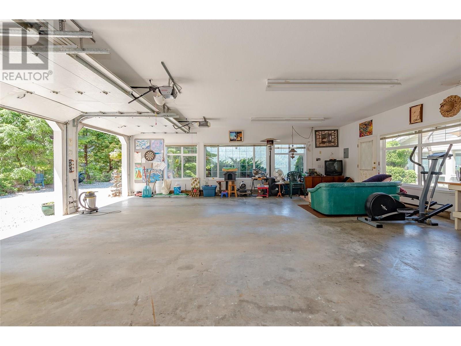 9178 Clancy Frontage Road, Mara, BC - Indoor