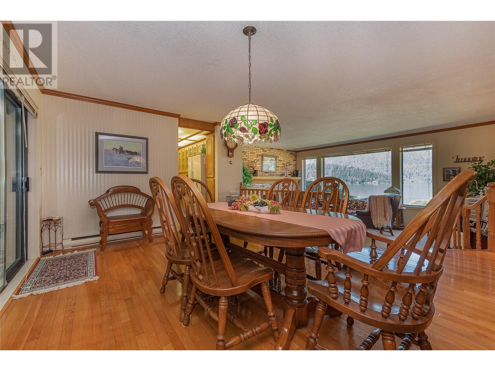 9178 Clancy Frontage Road, Mara, BC - Indoor Photo Showing Dining Room