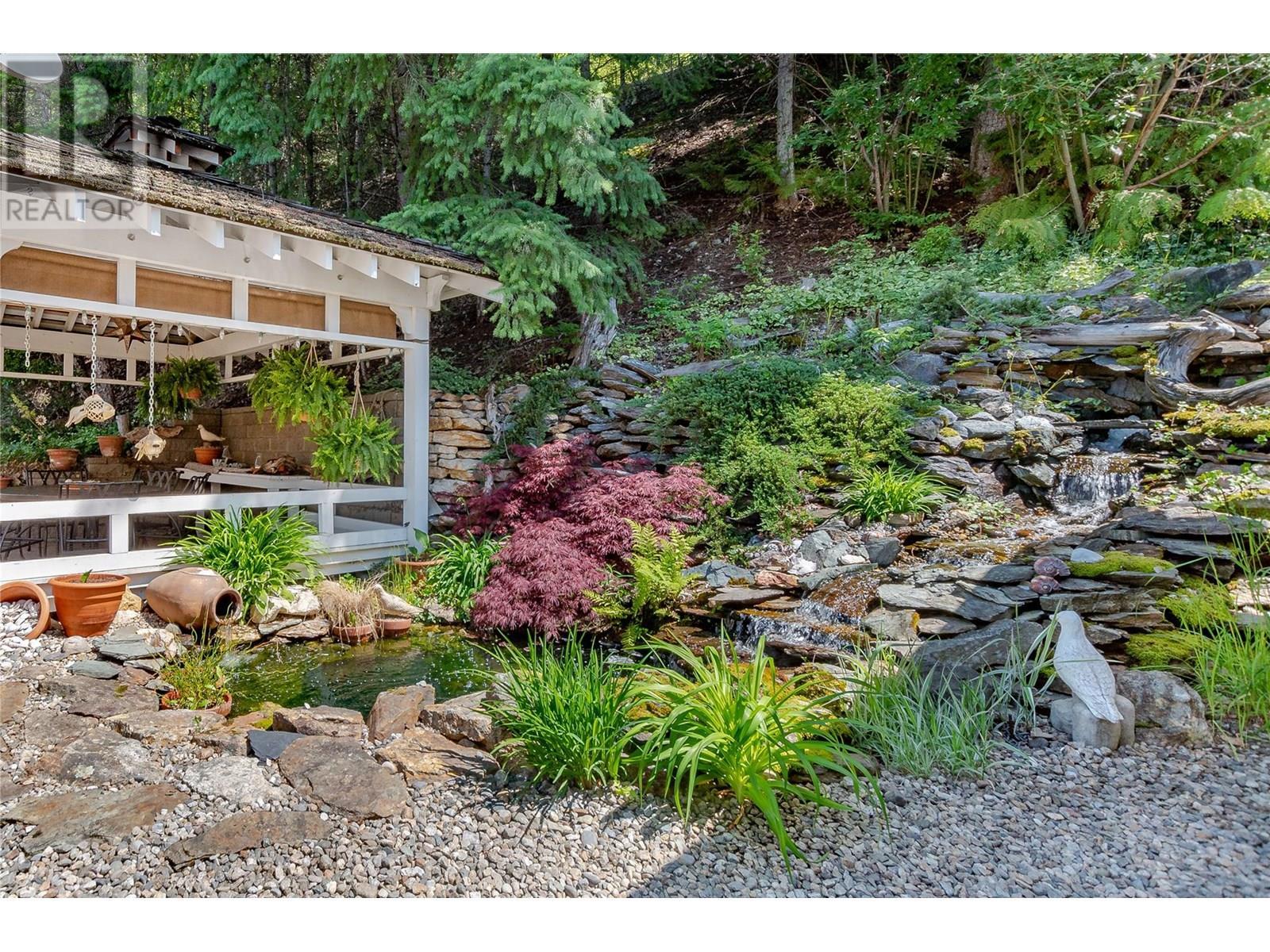 9178 Clancy Frontage Road, Mara, BC - Outdoor