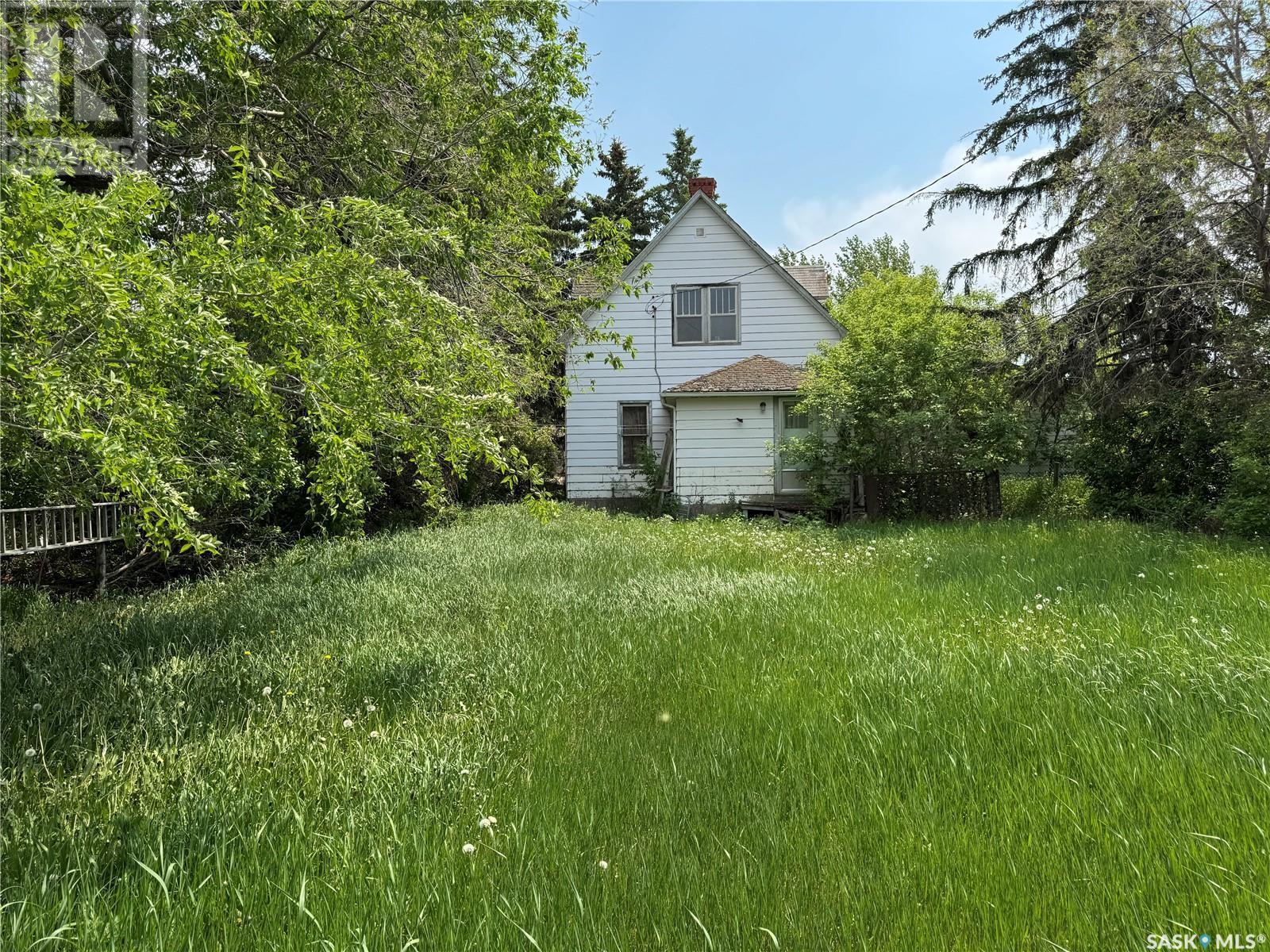 823 Main Street, Holdfast, SK - Outdoor