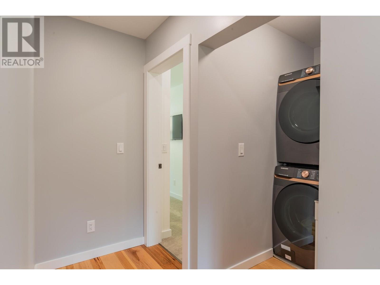 934 Redstone Drive, Rossland, BC - Indoor Photo Showing Laundry Room