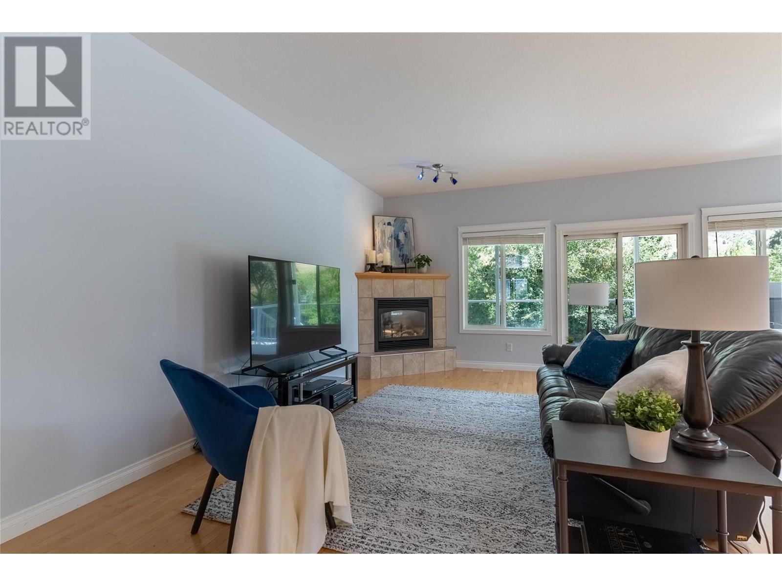 3727 Overlander Drive, Kamloops, BC - Indoor Photo Showing Living Room With Fireplace