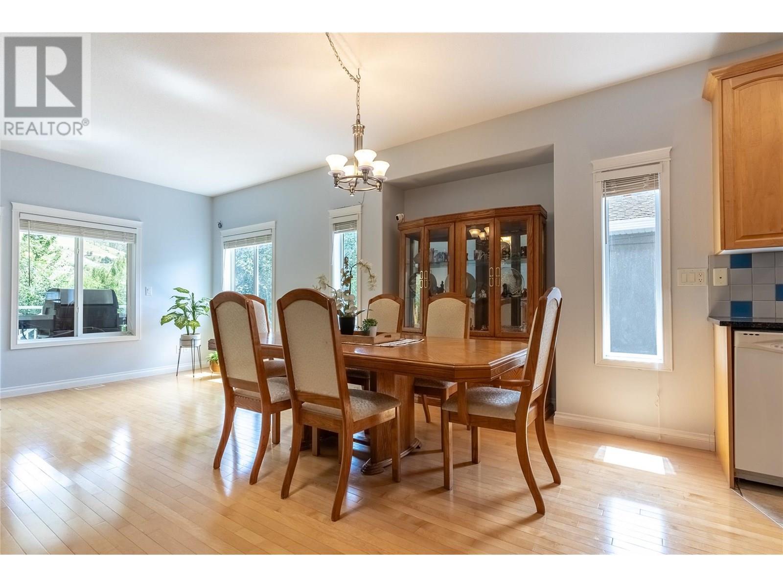 3727 Overlander Drive, Kamloops, BC - Indoor Photo Showing Dining Room
