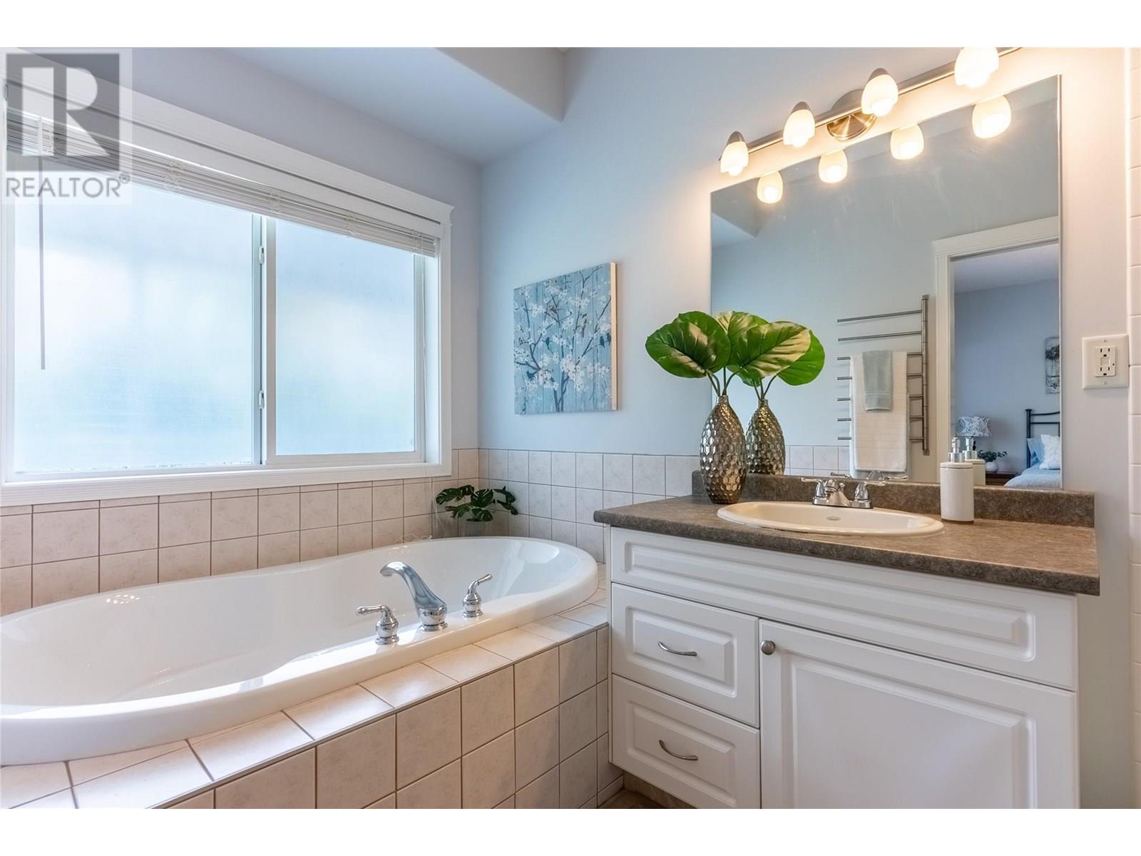 3727 Overlander Drive, Kamloops, BC - Indoor Photo Showing Bathroom