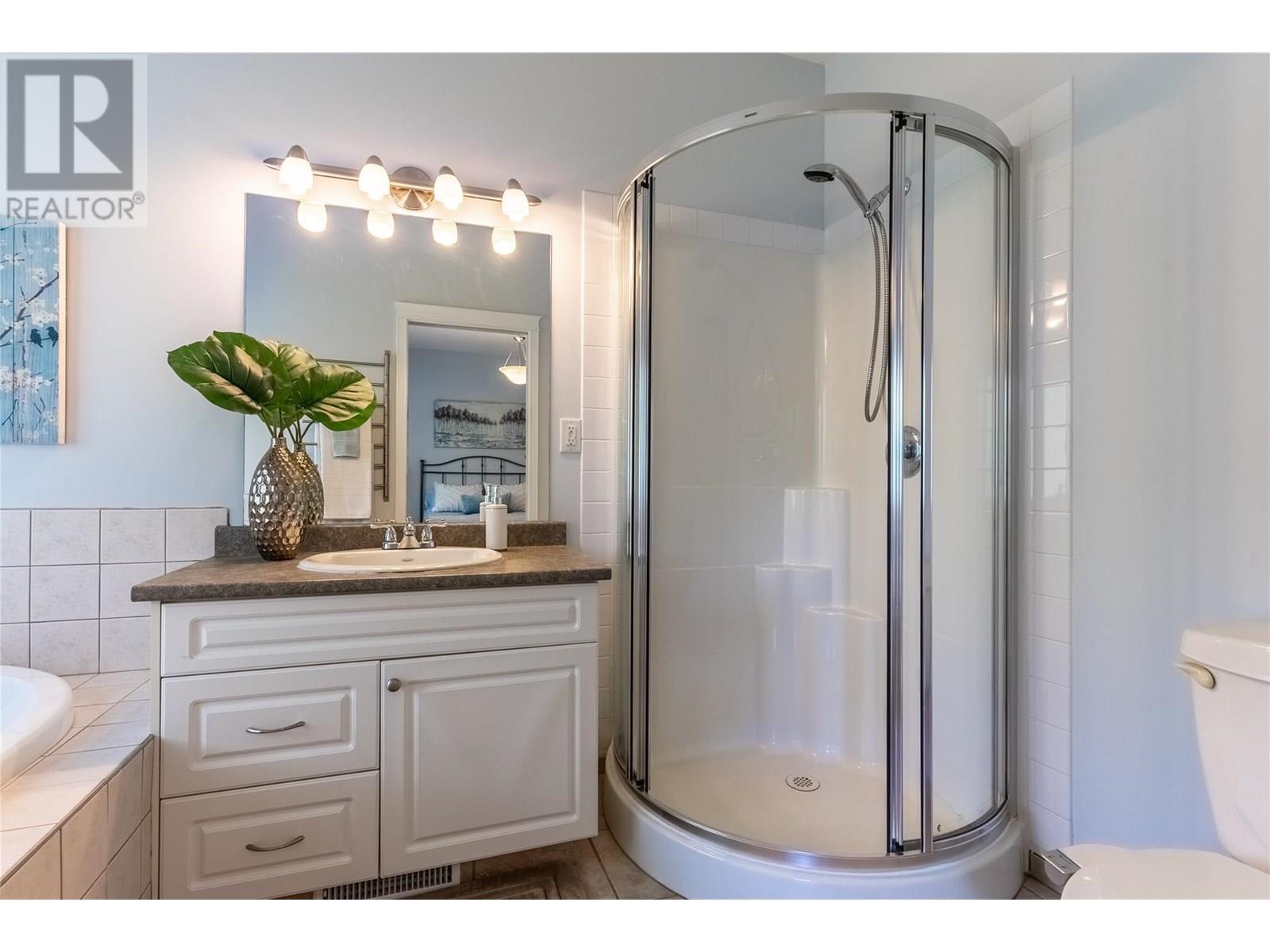 3727 Overlander Drive, Kamloops, BC - Indoor Photo Showing Bathroom