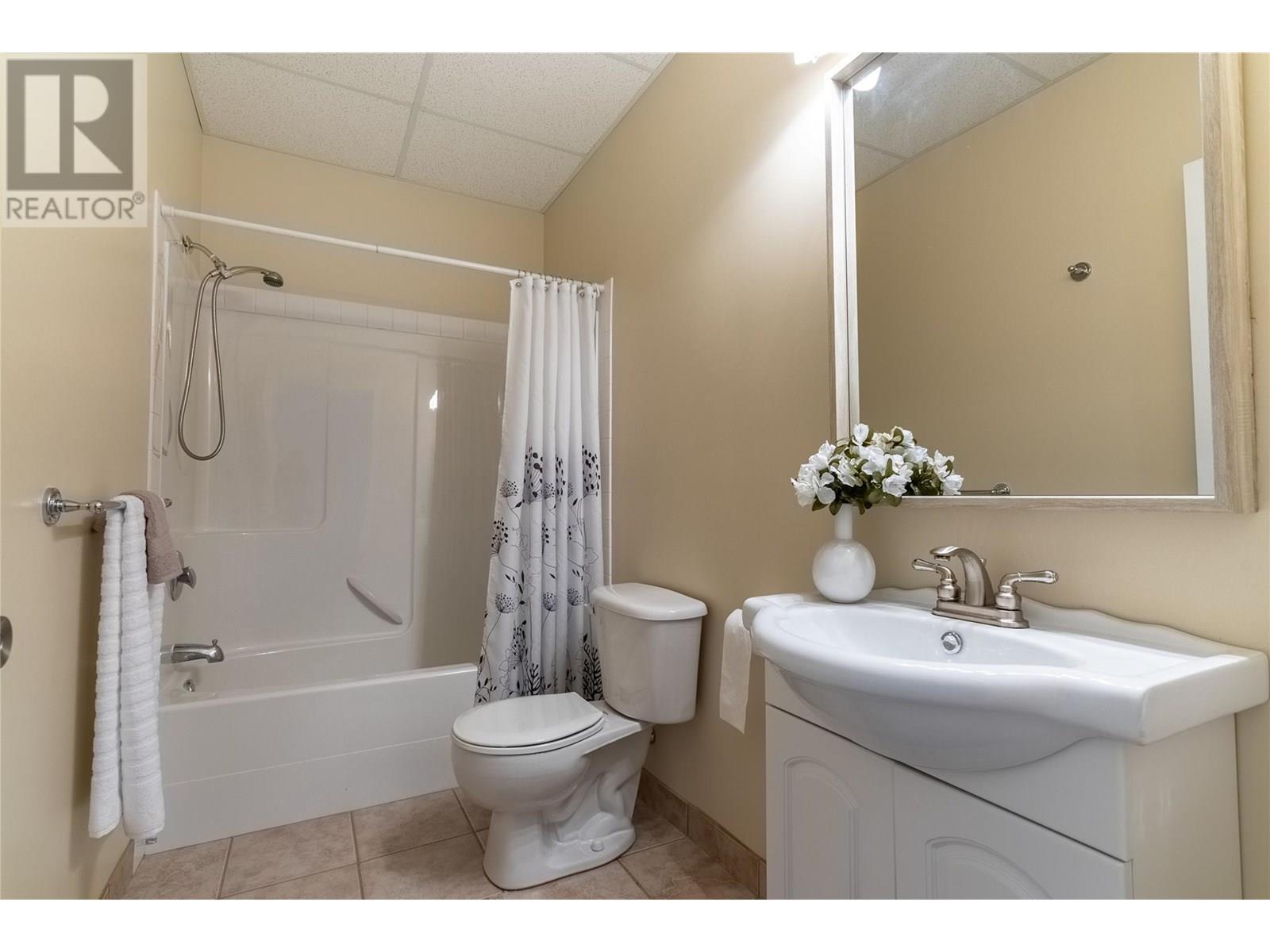 3727 Overlander Drive, Kamloops, BC - Indoor Photo Showing Bathroom