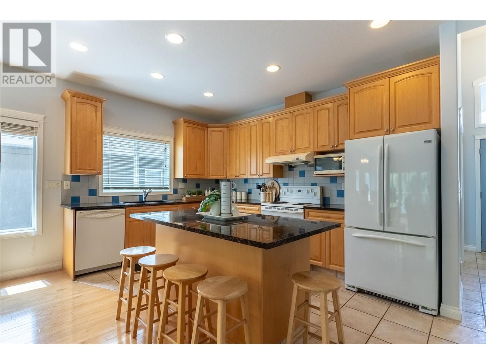 3727 Overlander Drive, Kamloops, BC - Indoor Photo Showing Kitchen