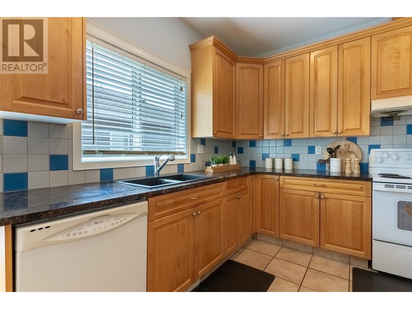 3727 Overlander Drive, Kamloops, BC - Indoor Photo Showing Kitchen With Double Sink