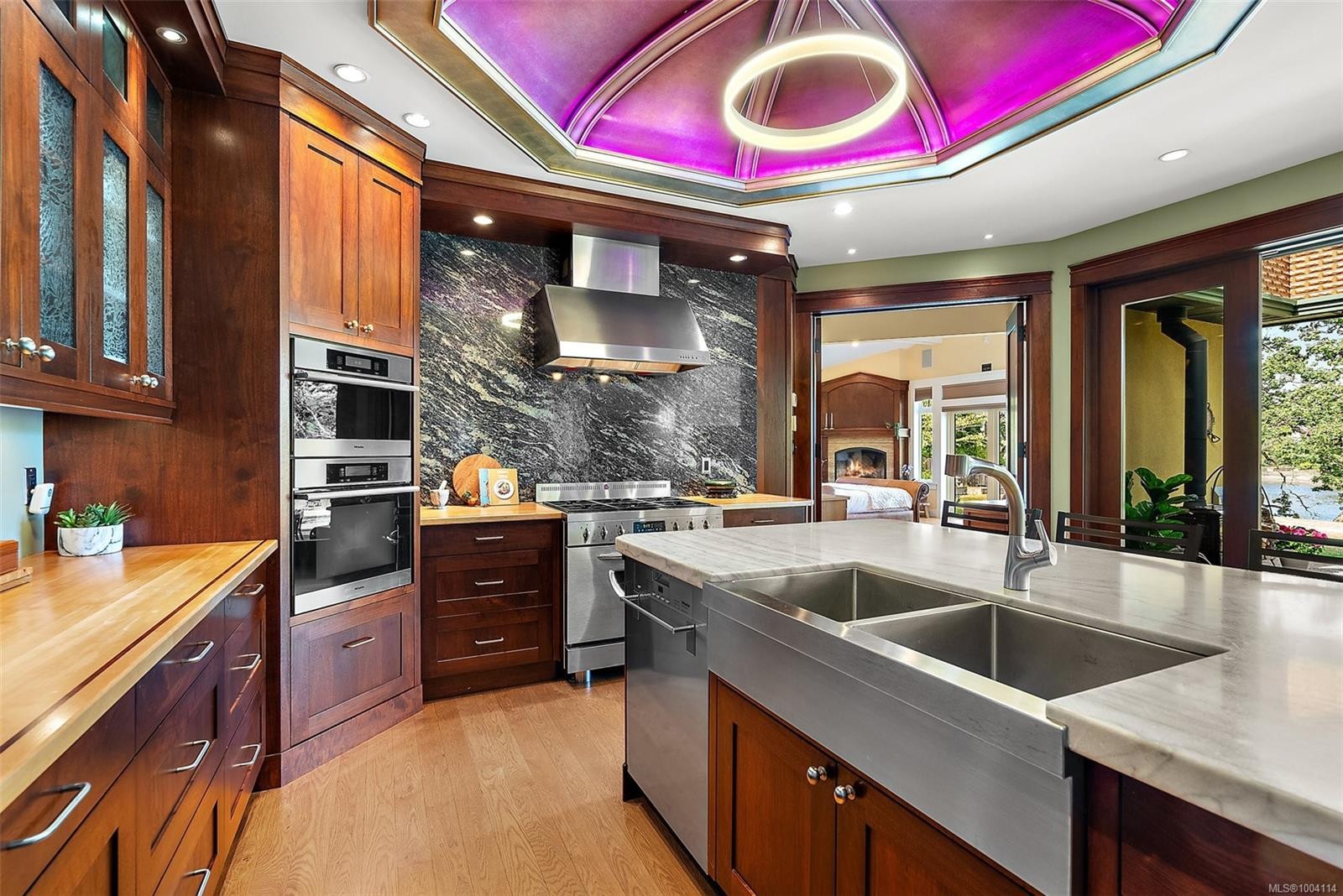 2751 Shoreline Dr, View Royal, BC