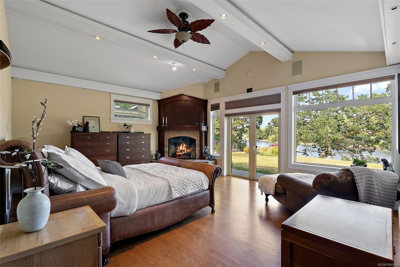 2751 Shoreline Dr, View Royal, BC