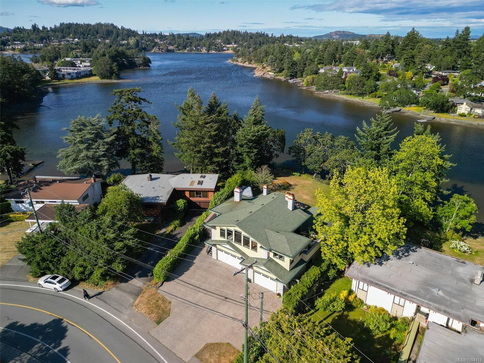 2751 Shoreline Dr, View Royal, BC