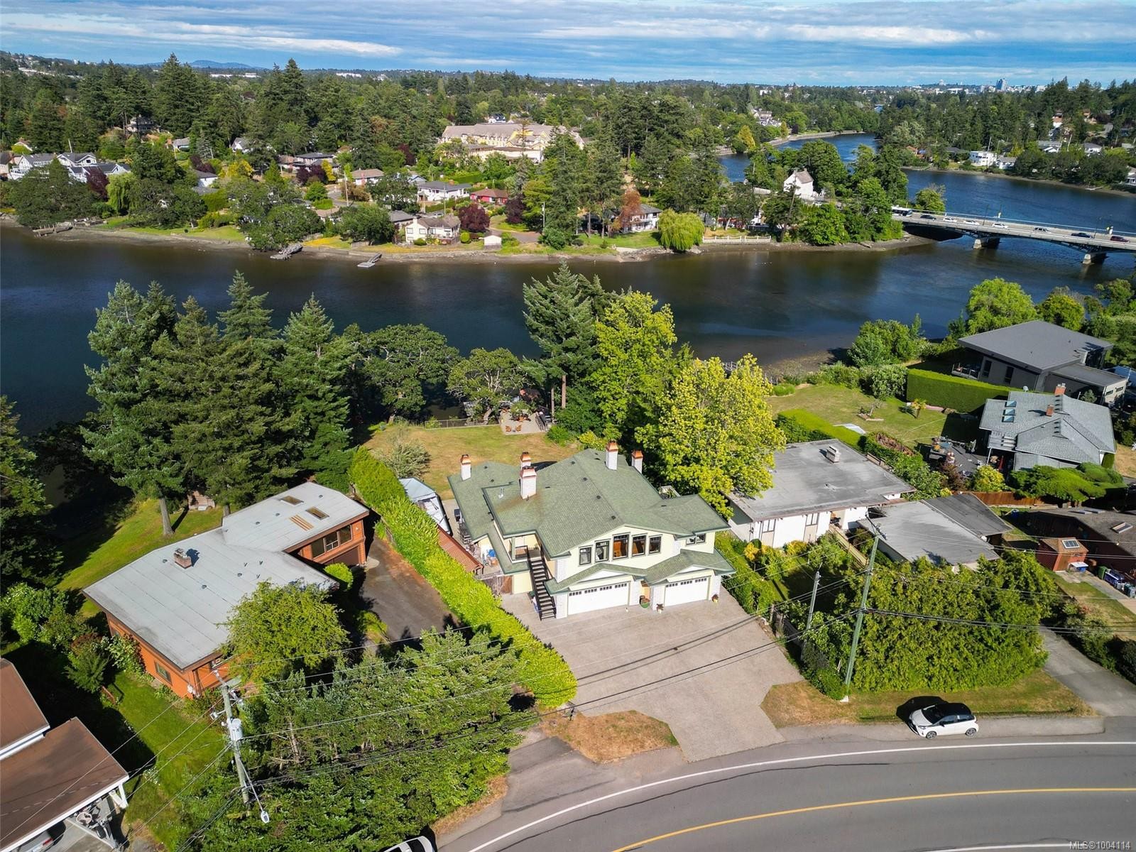 2751 Shoreline Dr, View Royal, BC