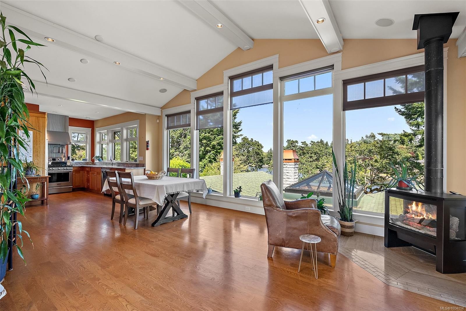 2751 Shoreline Dr, View Royal, BC