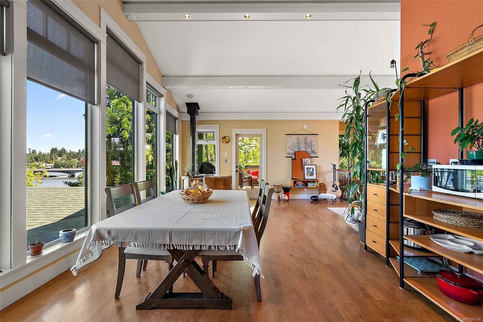 2751 Shoreline Dr, View Royal, BC