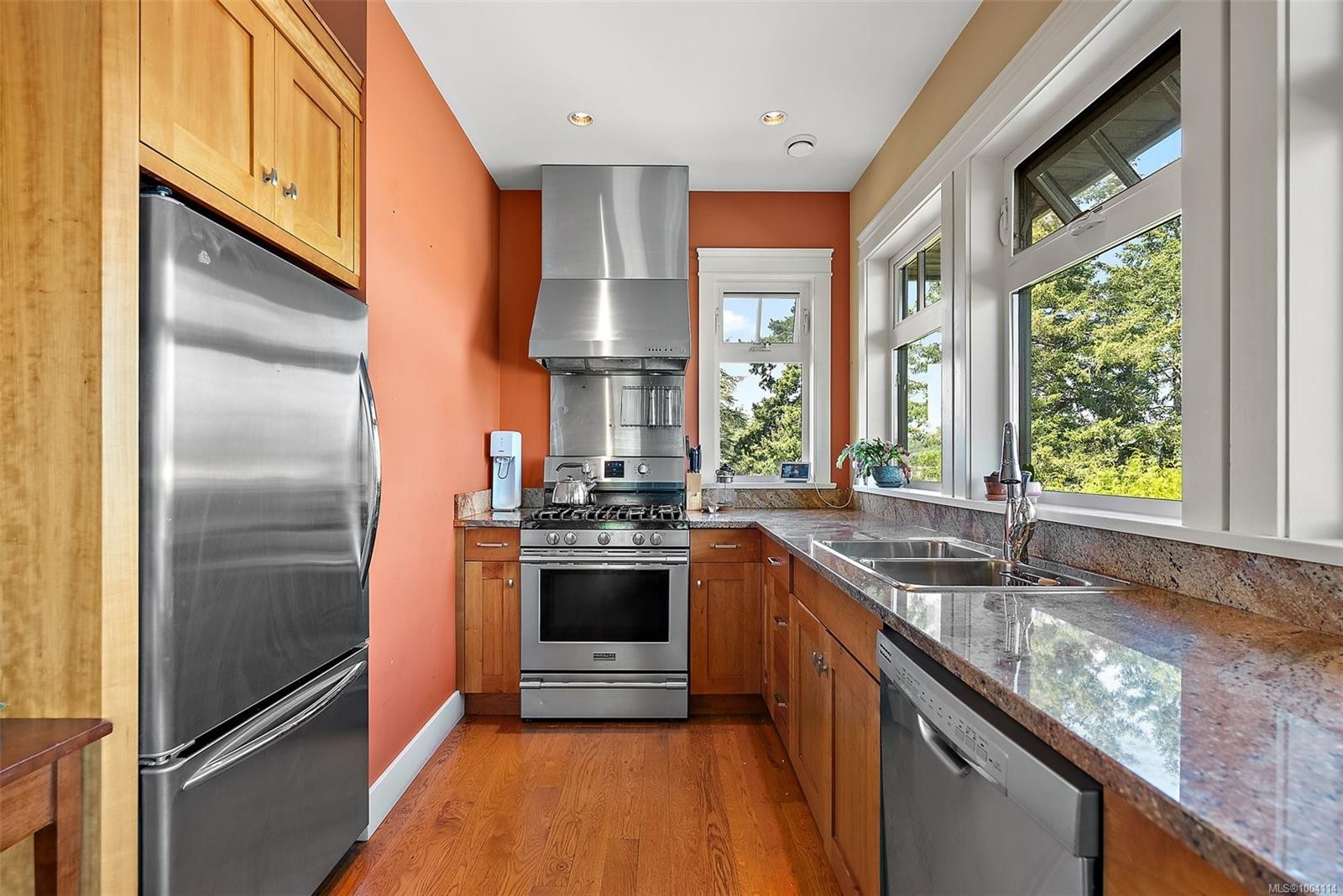 2751 Shoreline Dr, View Royal, BC