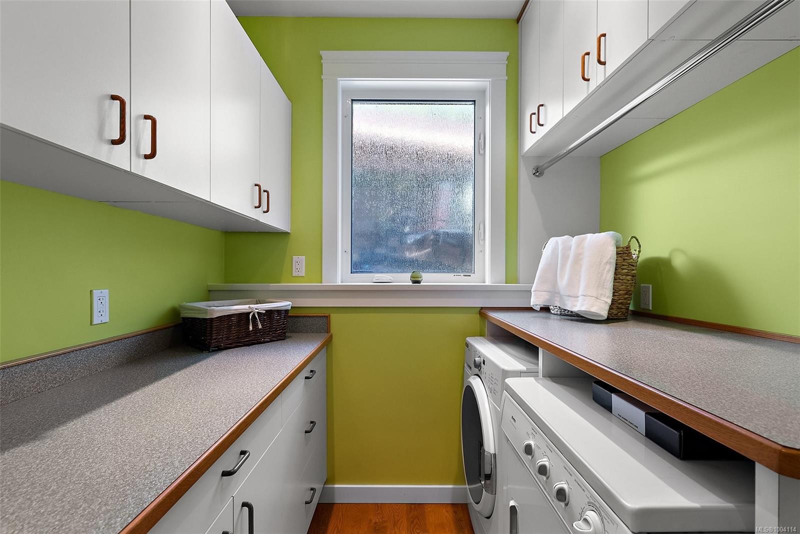 2751 Shoreline Dr, View Royal, BC