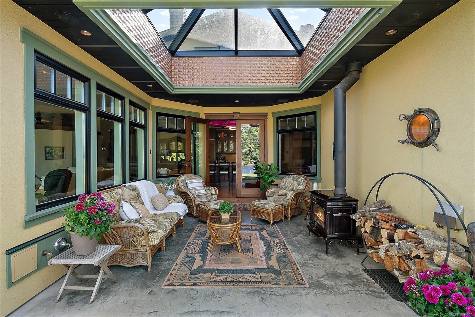 2751 Shoreline Dr, View Royal, BC