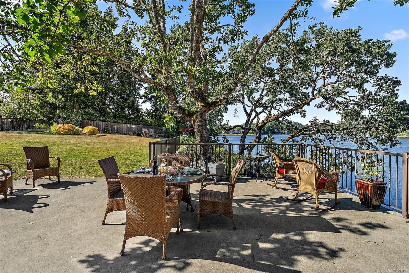 2751 Shoreline Dr, View Royal, BC