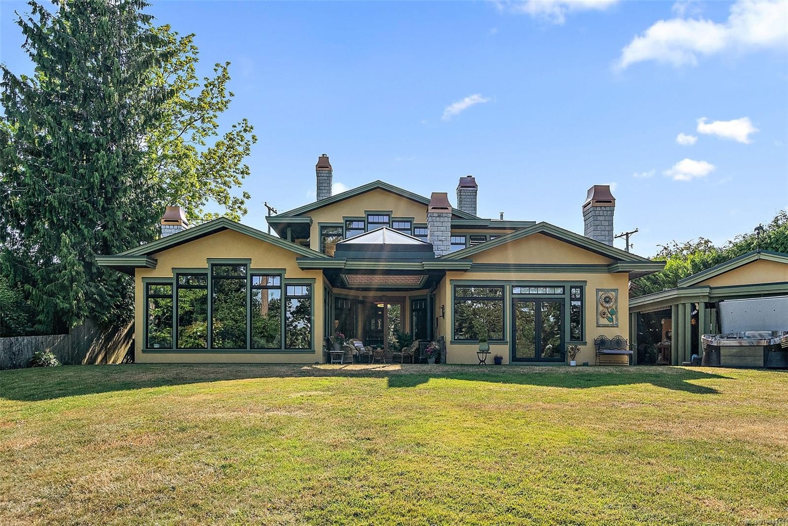 2751 Shoreline Dr, View Royal, BC