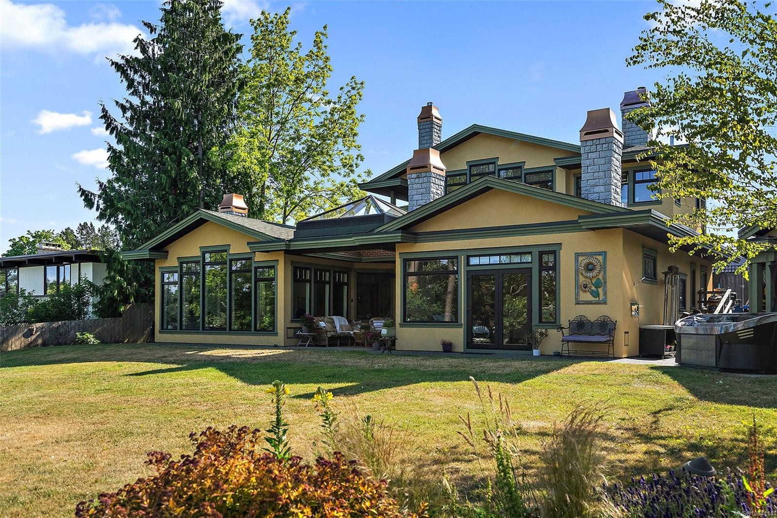 2751 Shoreline Dr, View Royal, BC