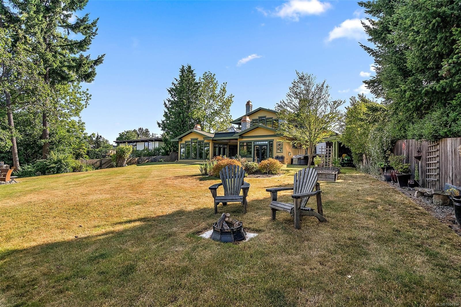 2751 Shoreline Dr, View Royal, BC