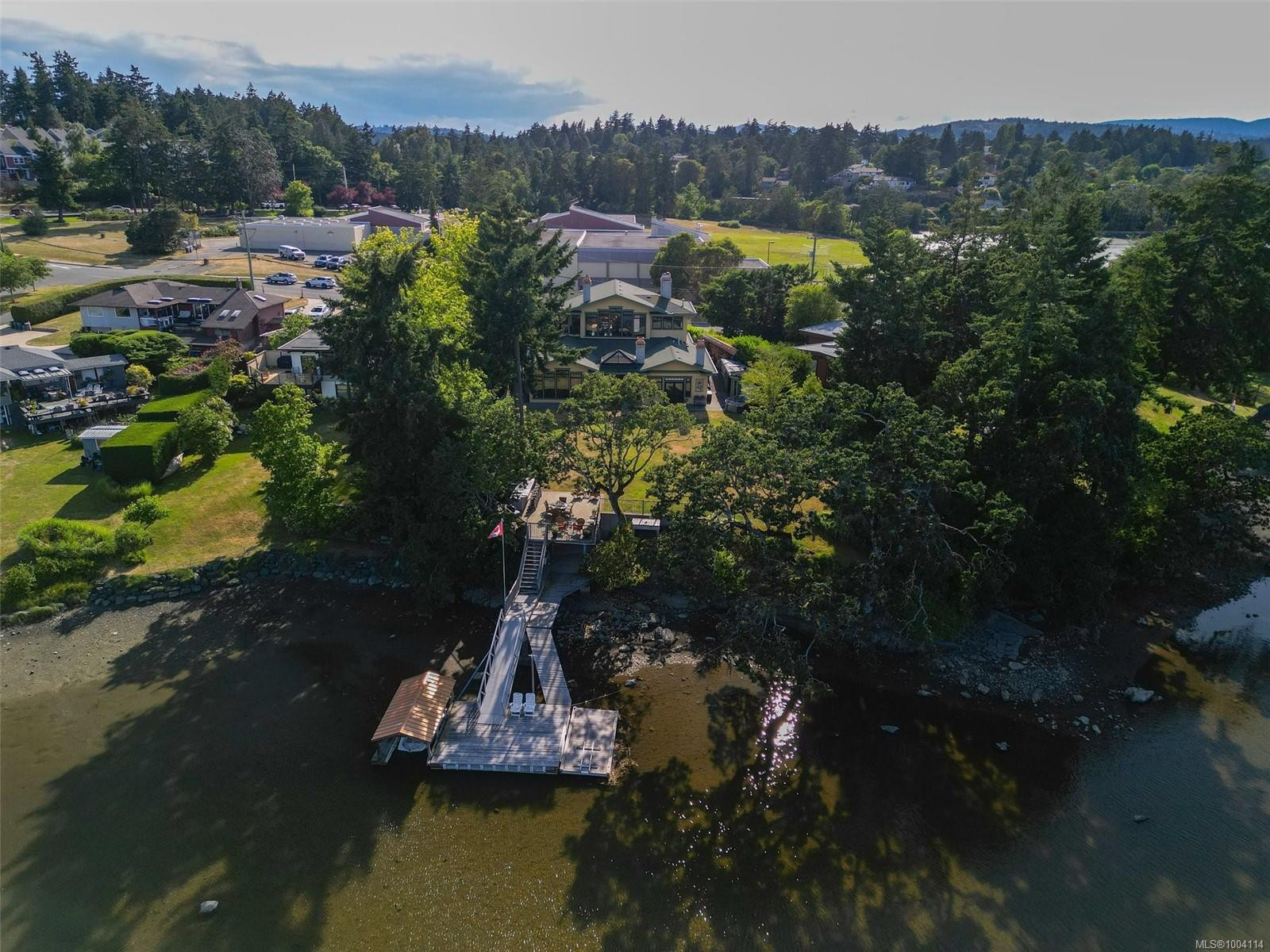 2751 Shoreline Dr, View Royal, BC