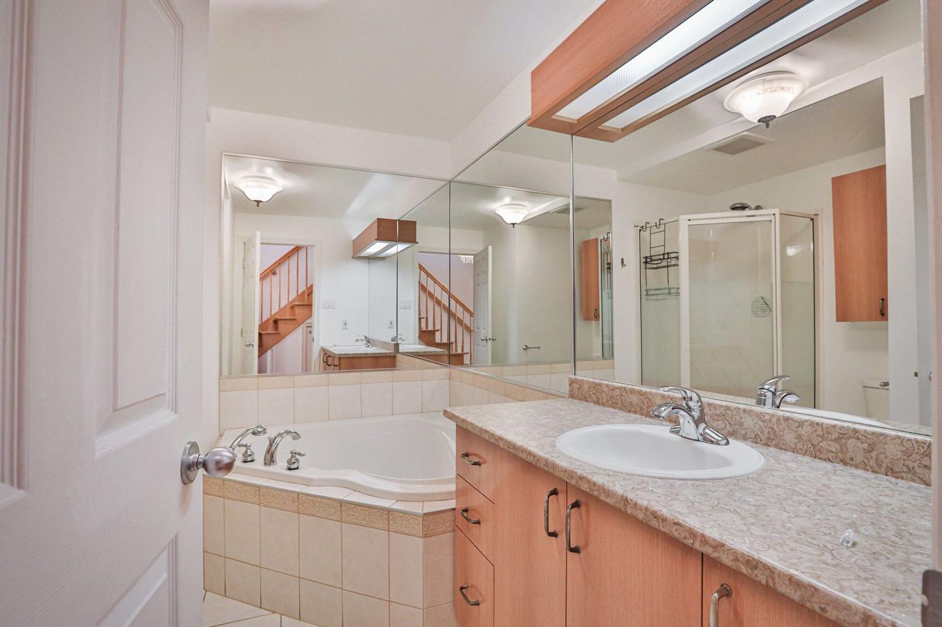 Bathroom - 2336 Rue Harriet-Quimby, Montréal (Saint-Laurent), QC - Indoor Photo Showing Bathroom