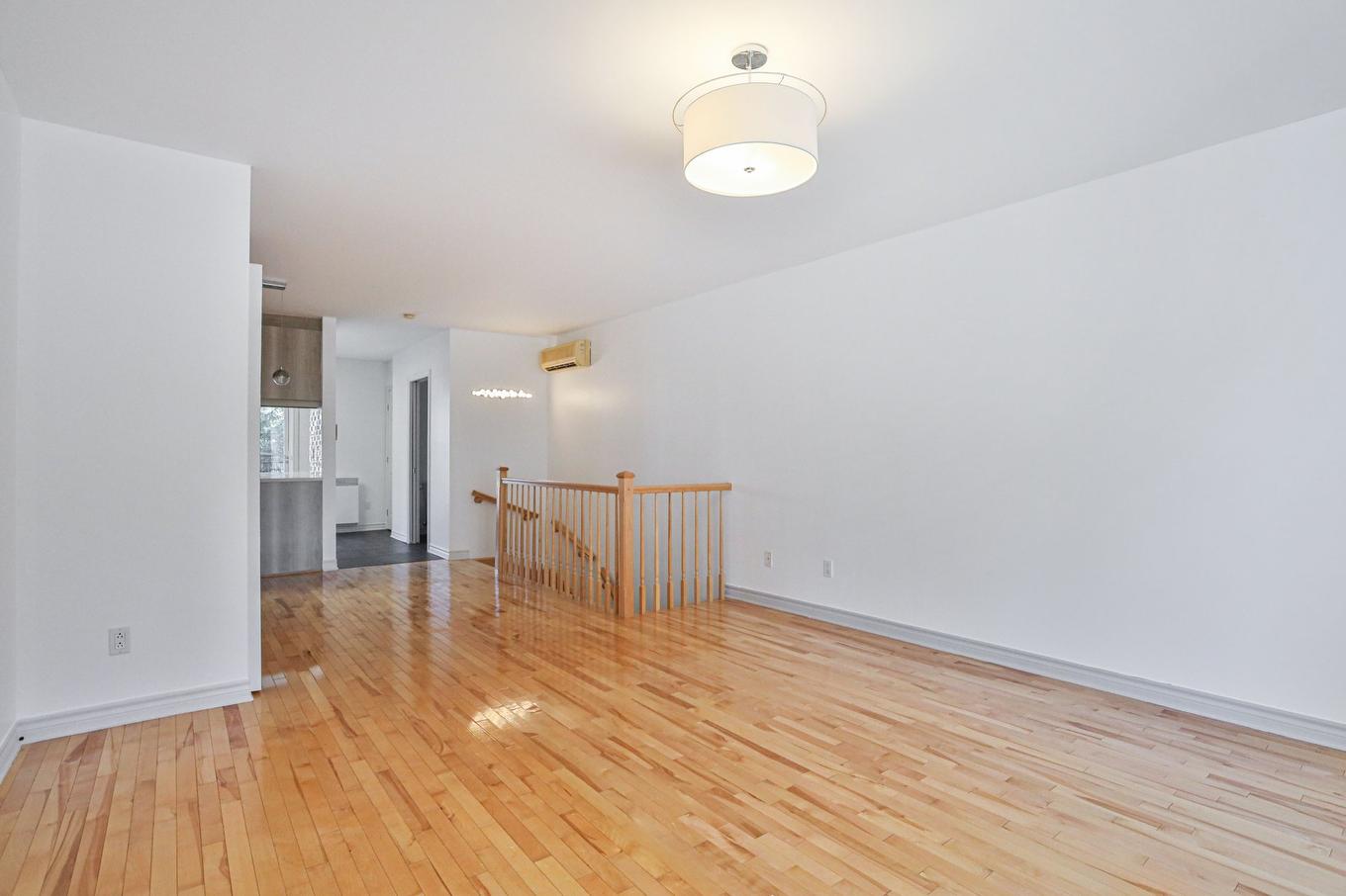 Living room - 2336 Rue Harriet-Quimby, Montréal (Saint-Laurent), QC - Indoor Photo Showing Other Room