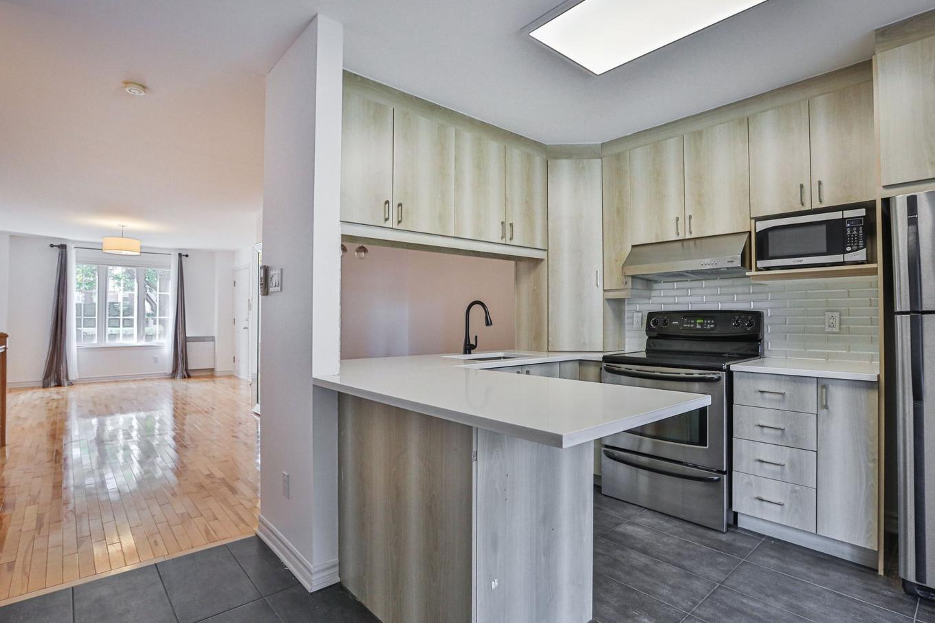Kitchen - 2336 Rue Harriet-Quimby, Montréal (Saint-Laurent), QC - Indoor Photo Showing Kitchen