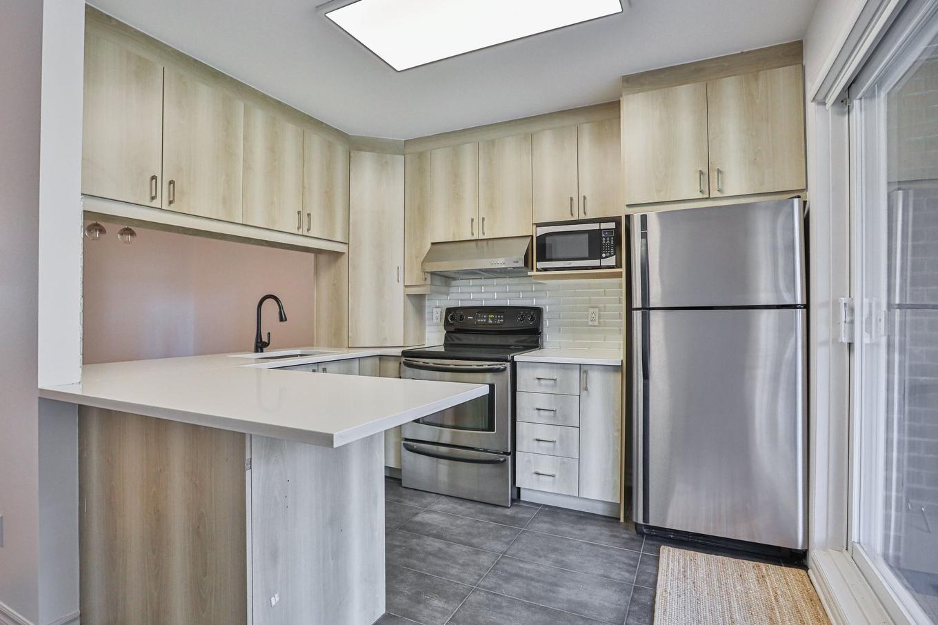 Kitchen - 2336 Rue Harriet-Quimby, Montréal (Saint-Laurent), QC - Indoor Photo Showing Kitchen