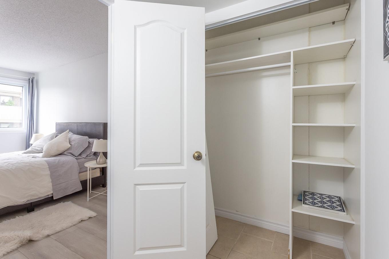 Primary bedroom - 1010-3480 Rue Simpson, Montréal (Ville-Marie), QC - Indoor Photo Showing Bedroom