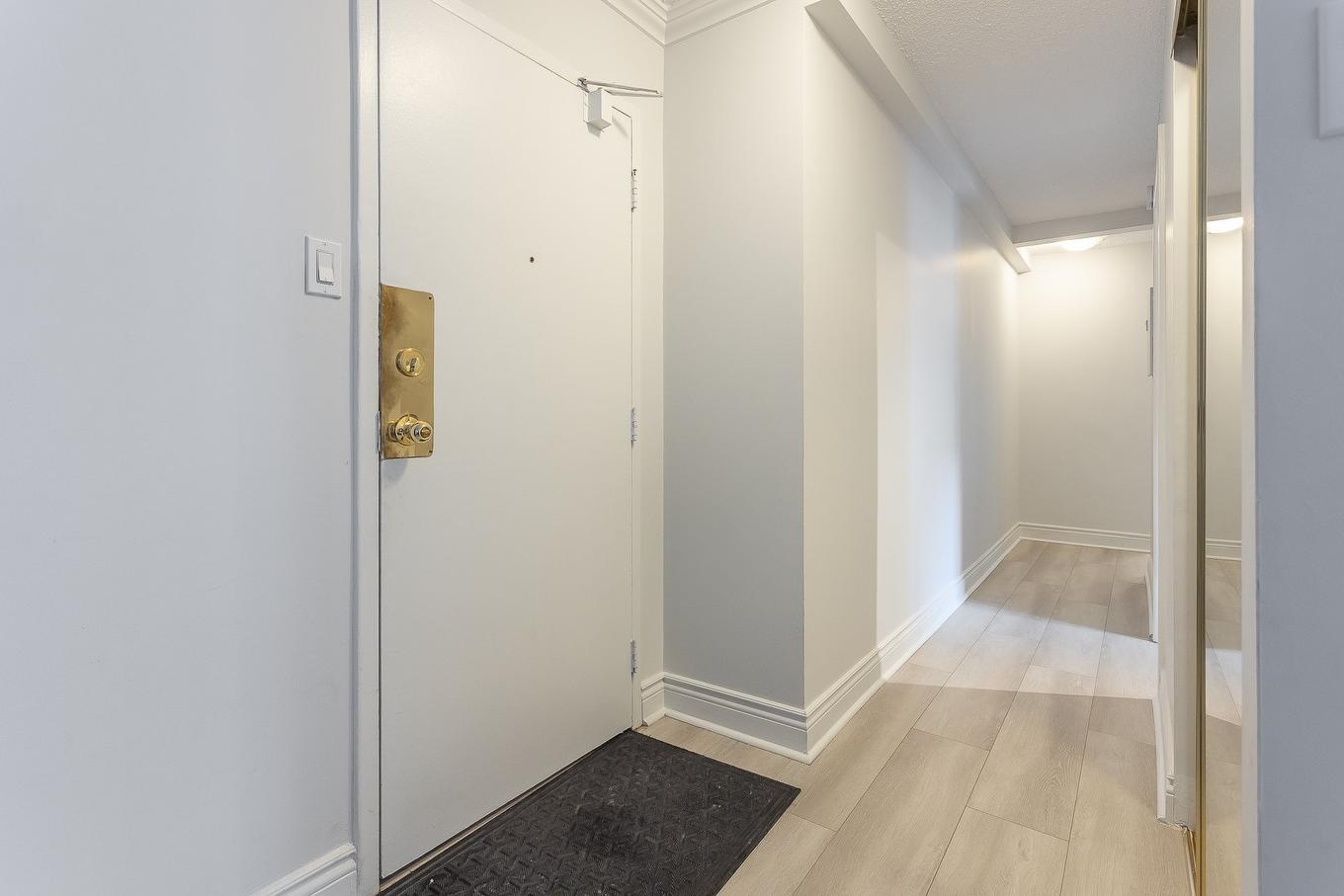 Passageway - 1010-3480 Rue Simpson, Montréal (Ville-Marie), QC - Indoor Photo Showing Other Room