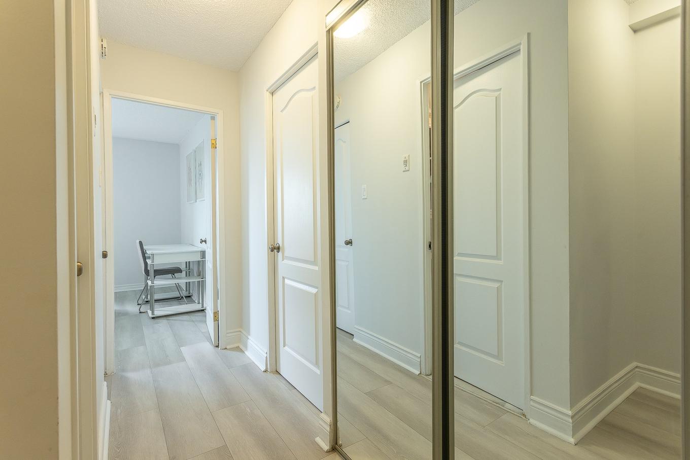 Passageway - 1010-3480 Rue Simpson, Montréal (Ville-Marie), QC - Indoor Photo Showing Other Room