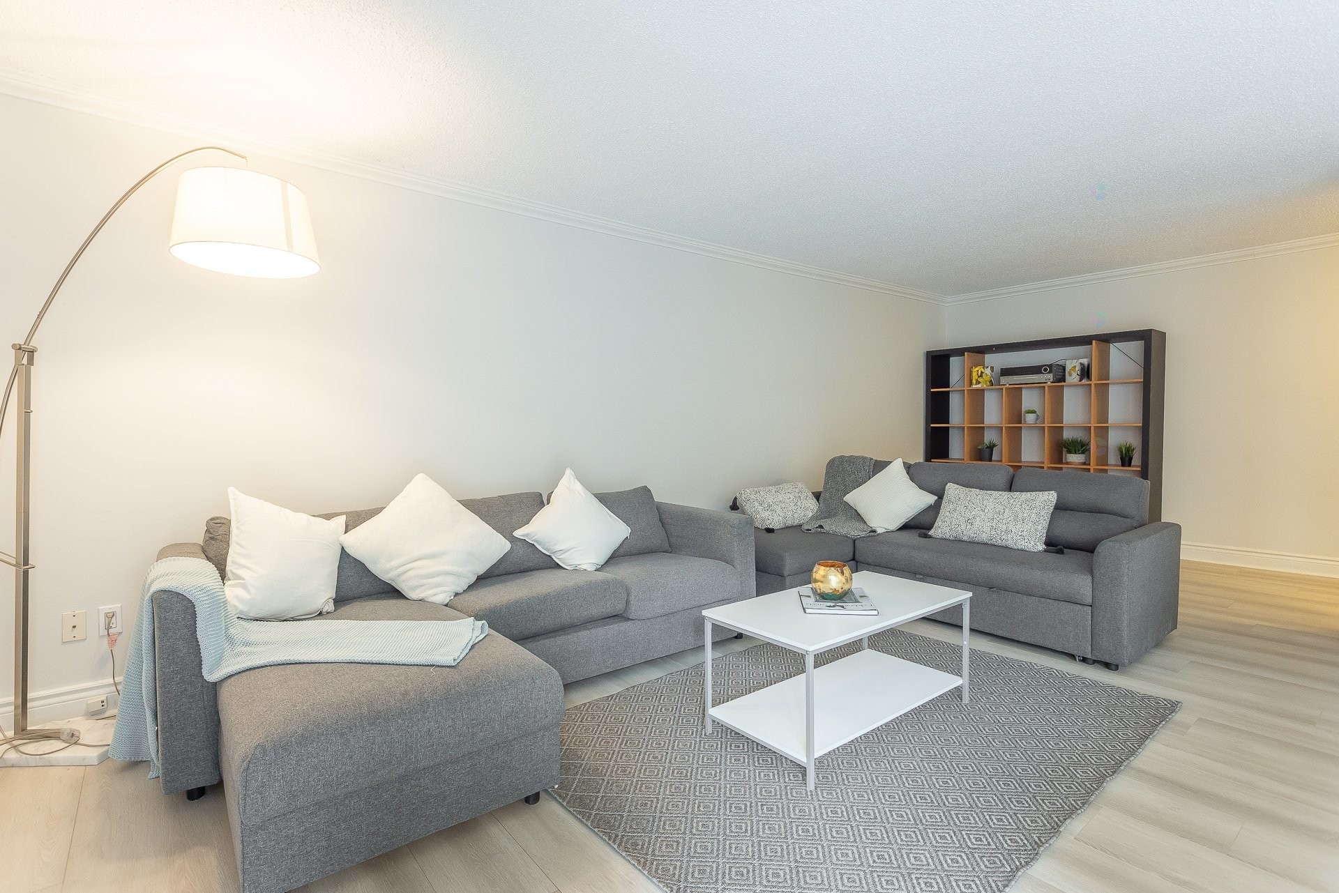 Living Room - 1010-3480 Rue Simpson, Montréal (Ville-Marie), QC - Indoor Photo Showing Living Room