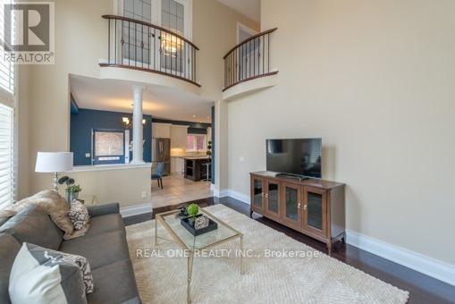 63 The Fairways, Markham, ON - Indoor Photo Showing Living Room