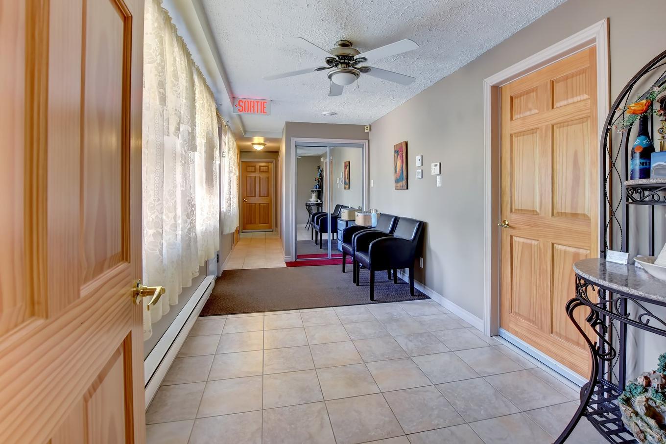 Hall d'entrée/Vestibule - 2170 Route 125, Sainte-Julienne, QC - Indoor Photo Showing Other Room