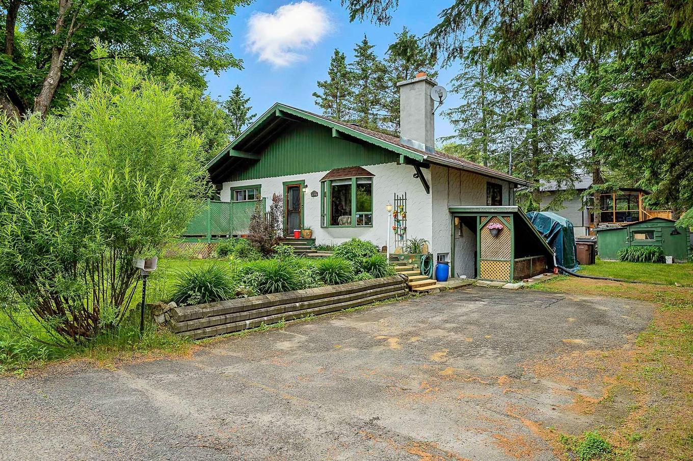 Façade - 22 Rue Daniel, Saint-Sauveur, QC - Outdoor