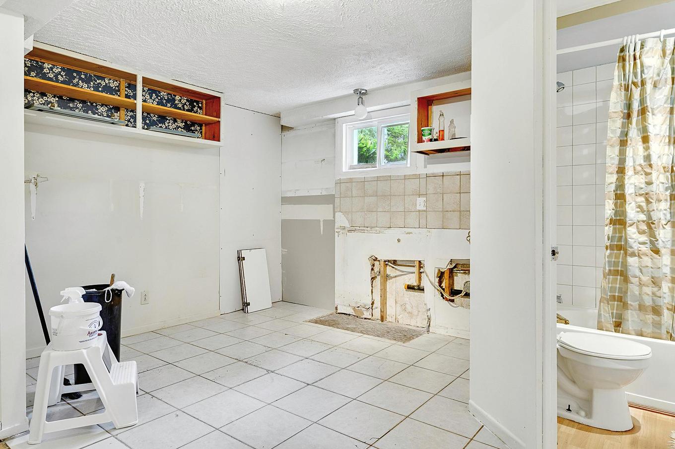 Cuisinette - 22 Rue Daniel, Saint-Sauveur, QC - Indoor Photo Showing Bathroom