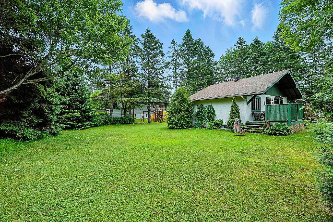 Cour - 22 Rue Daniel, Saint-Sauveur, QC - Outdoor